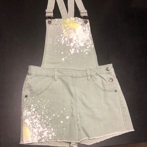 Girls olive splash paint short jumper with pockets